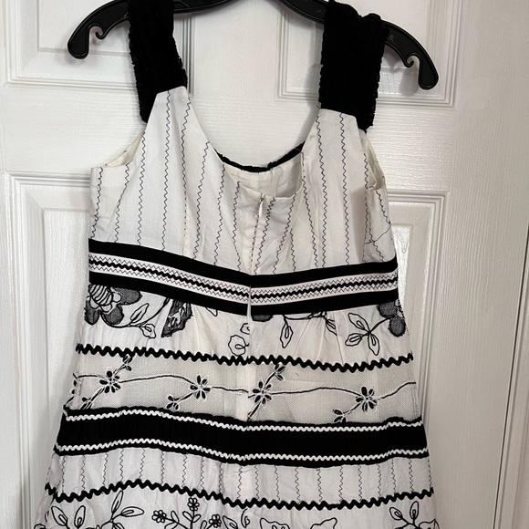 Size 10 Nanette Lepore black and white top with embroidered details. - Picture 2 of 4